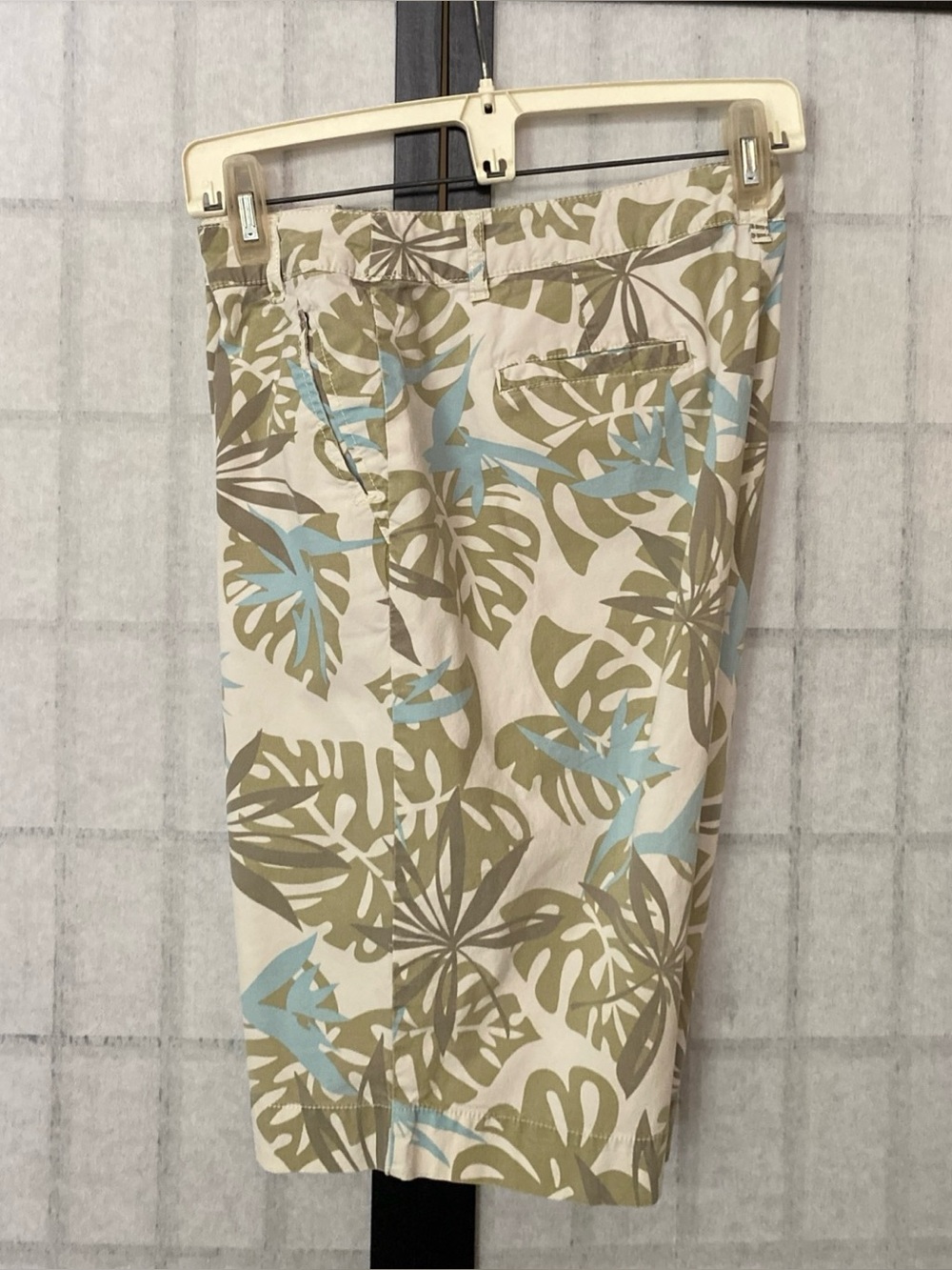 “French Cuff Brand” Wom 10 Stretch Cotton Muted Floral Tropical Bermuda Shorts